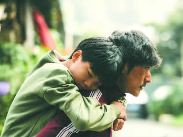  用AI与逝去的父亲讲和 国内首部AI题材亲情电影《比如父子》近日上映